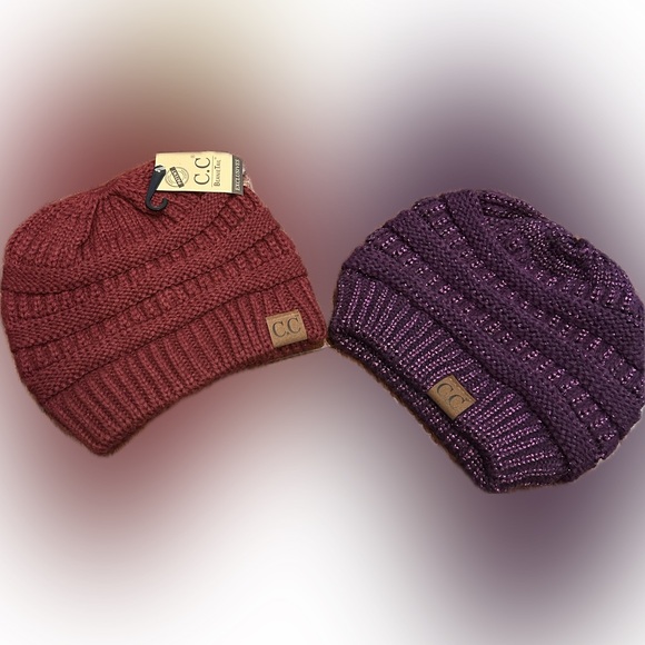 2- Woman's chunky knit cozy/stylish CC Beanie caps - Burgundy/purple NWT - Picture 2 of 5